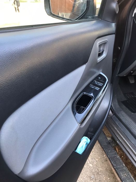 Vând Mitsubishi L200