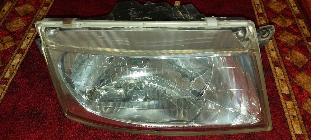 Фар преден Мицубиши Спейс Вагон