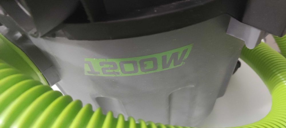 Пылесос почти новый