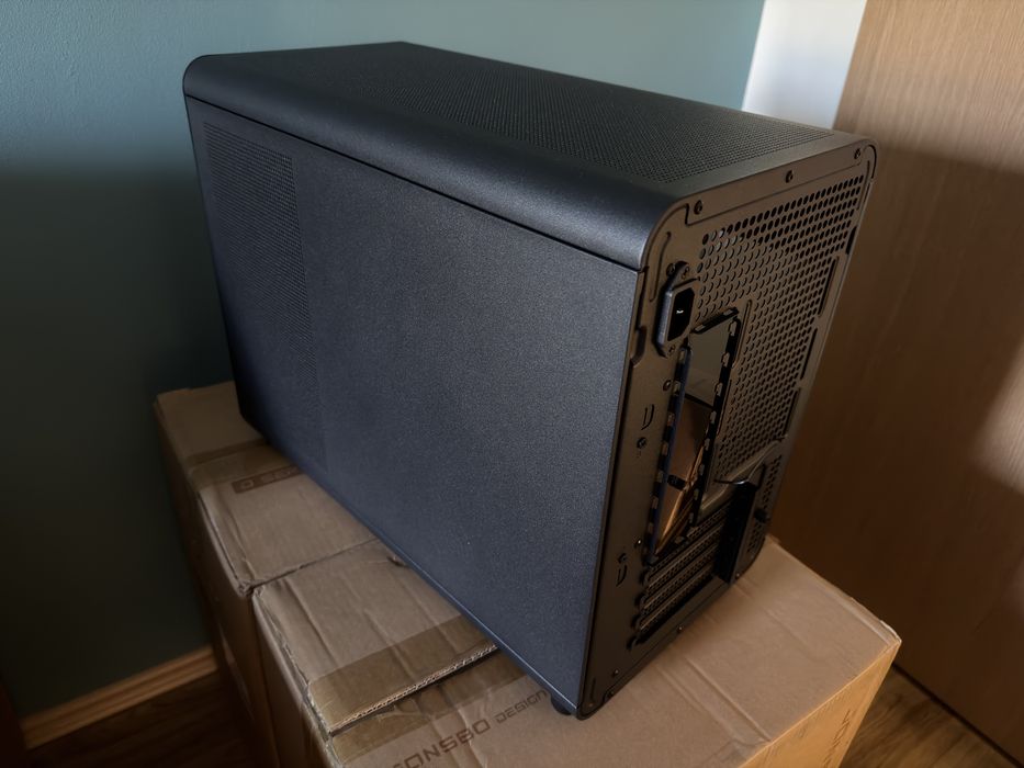 Carcasa PC Jonsbo D33 Wood MicroATX — NOUĂ, nemontată, cu cutie