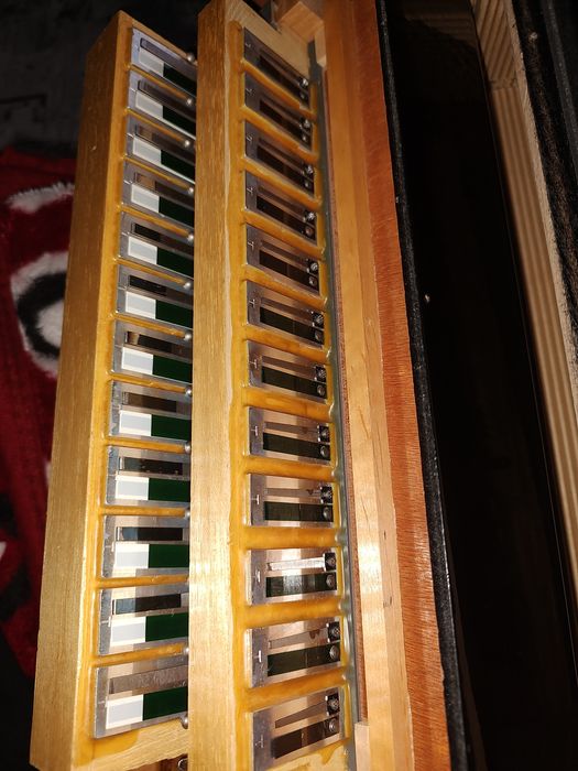 Vând acordeon hohner concerto II N 72 bași