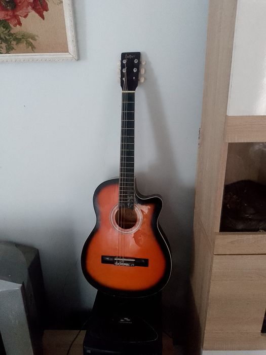 Продам Гитару Акустическую