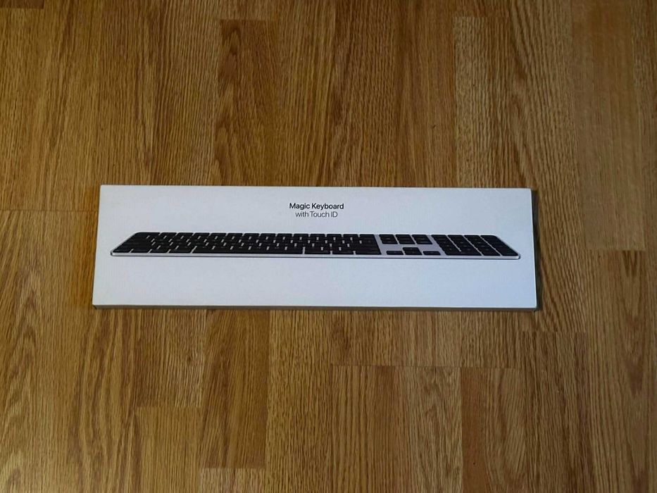 Tastatura Apple Magic Keyboard cu Touch ID si Numeric Keypad NOUA