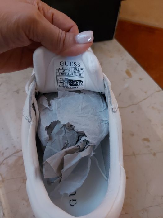 Кожени    кецове Guess

Sale -39%