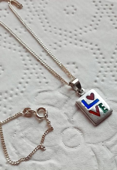 Lanț de argint cu medalion Love