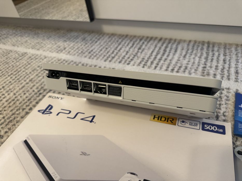 PlayStation 4 slim 500GB Glacier White + GTA 5