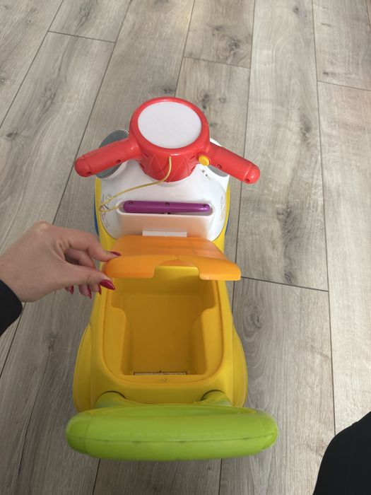 Проходилка кола за бутане на fisher price