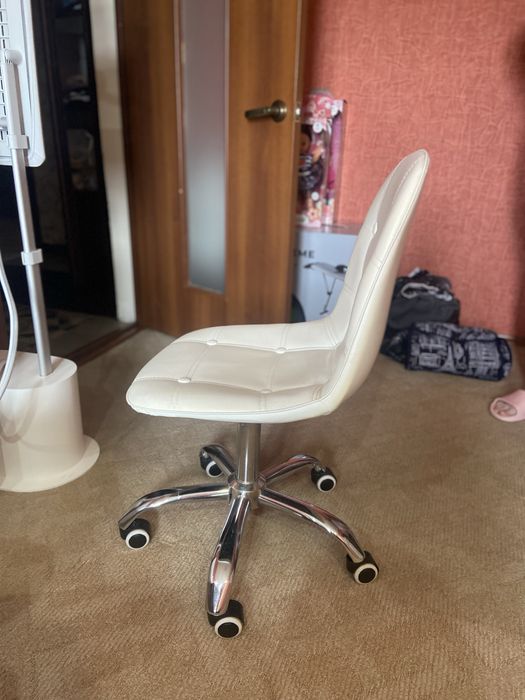 Продам крутящийся стул