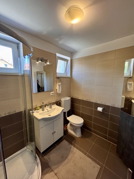 Proprietar, închiriez apartament la casă – zona Moara de Scoarță
