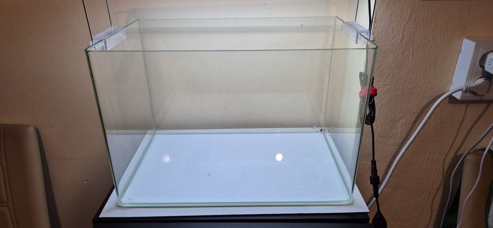 Acvariu 37 l +stand+ accesorii (folosite)