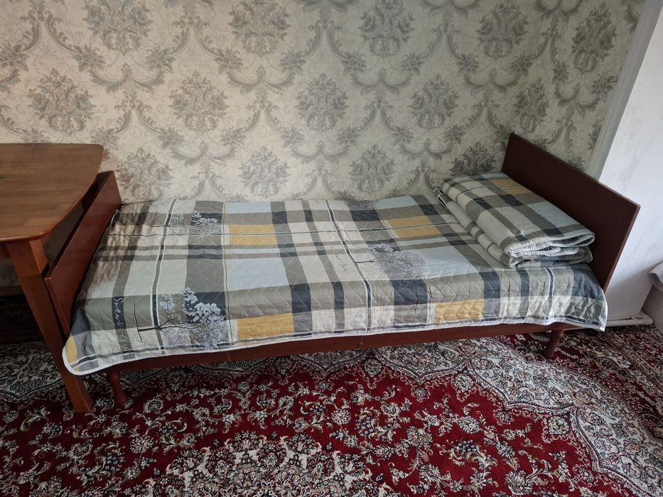 Продаётся кровать в хорошем состоянии. Krovat sotiladi, holati yaxshi.