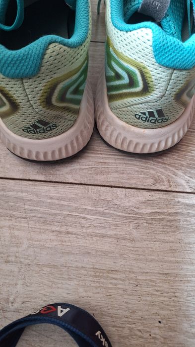 Кроссовки женские