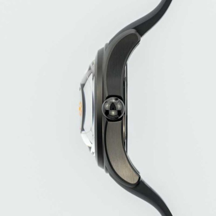 corum     47mm                                                      .