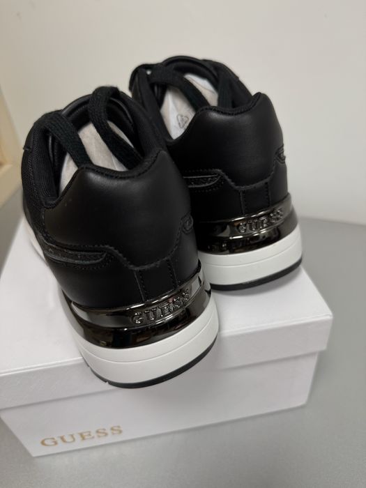 Маратонки Guess