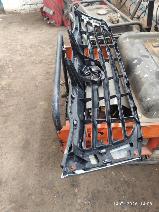 Решётка радиатора бампера Камри 50