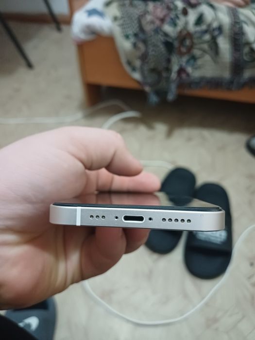 12 айфон продам срочно