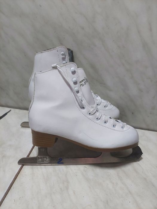 Patine gheata 2 patinaj artistic DBX marime  35-36 ( 22,5 cm)