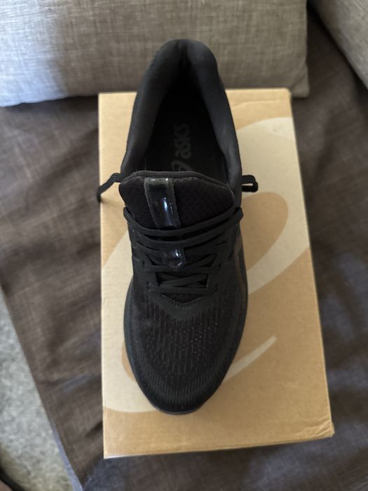 Маратонки asics нови