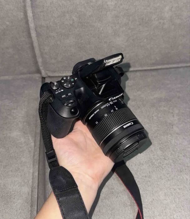 Фотокамера Canon EOS 250D