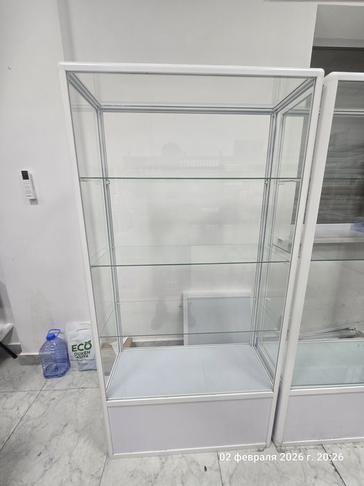Стеклянныая витрина стелаж