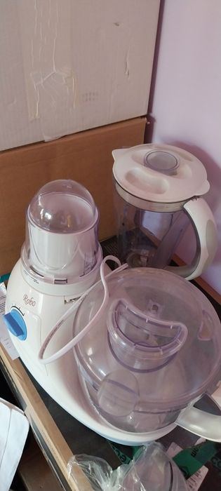 Robot de bucatarie pentru piese de schimb- motor nefunctional