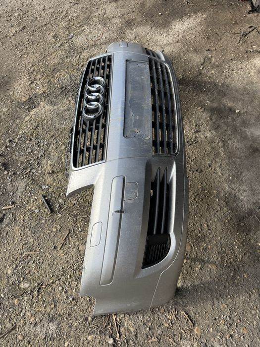 Предна броня Audi A3 8P с решетка и емблема