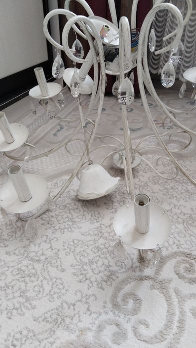 Люстра белая в гостиную