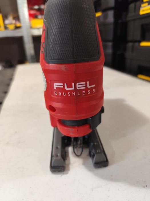 Акумулаторен безчетков прободен трион зеге Милуоки Milwaukee M18 FJS