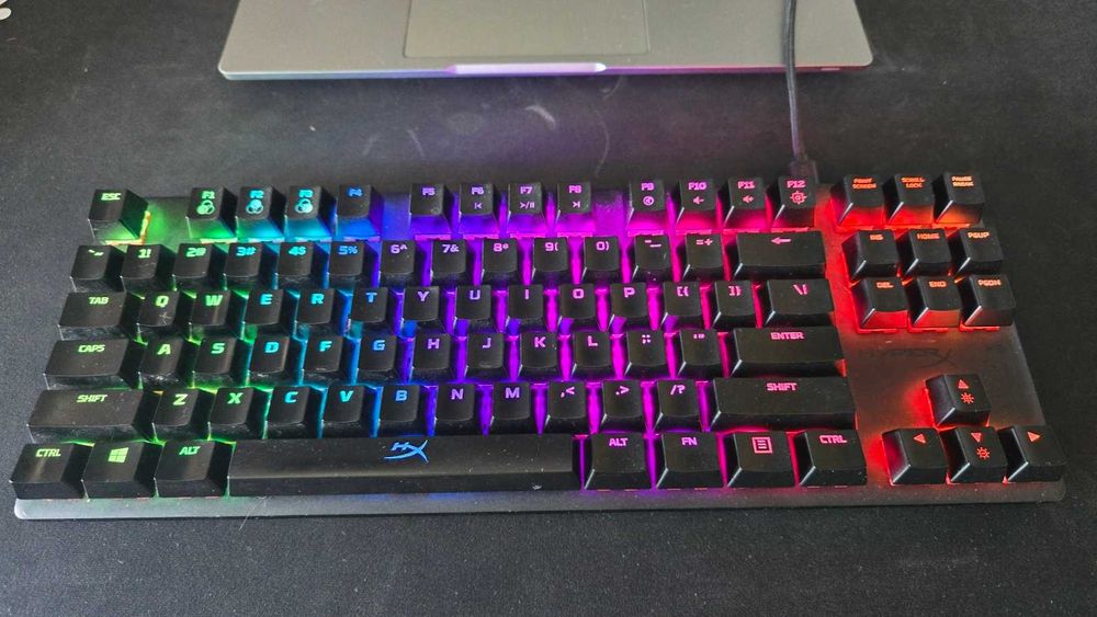 tastatura hyperx alloy origins core second hand si noi de vanzare