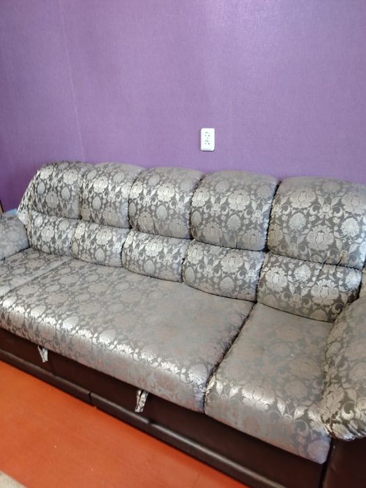 Диван и кресло...