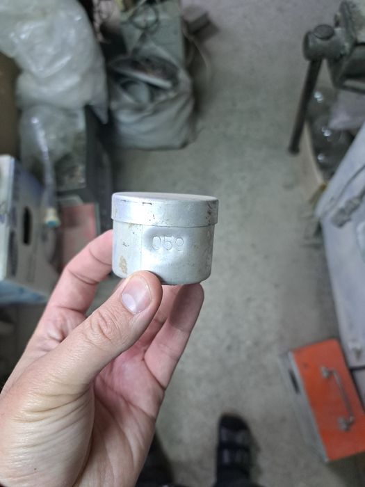 Бюкс алюминиевый.