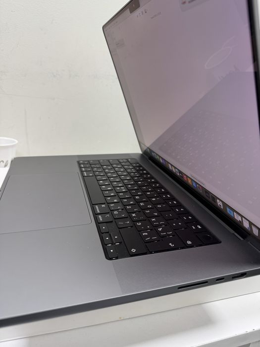 Macbook pro 16 m1pro