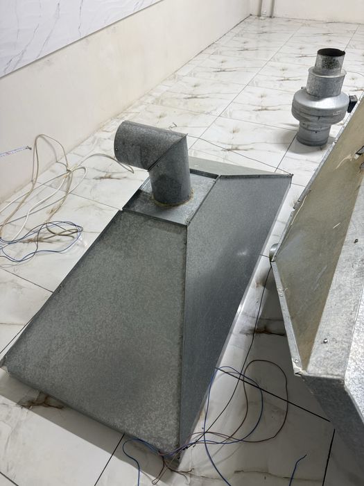 Вытяжка с мотором