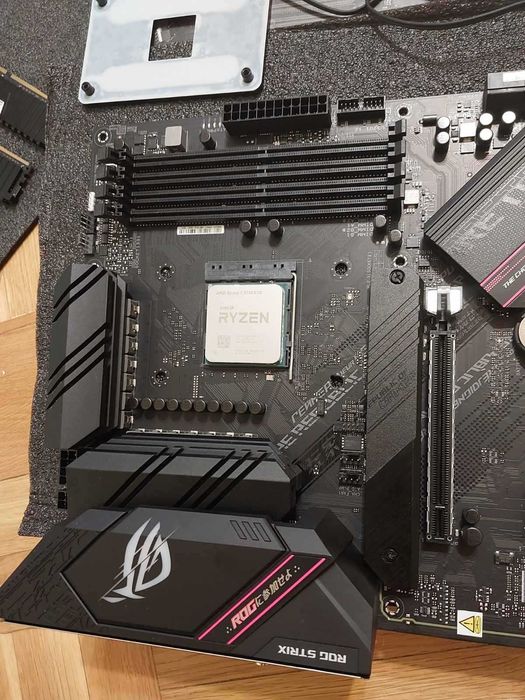 AMD Ryzen 7 5700X3D + Asus Rog StriX B550-F Gaming Wi-Fi II
