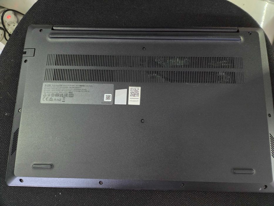 Laptop LENOVO V15 G4 AMN - AMD Ryzen 5 7520U