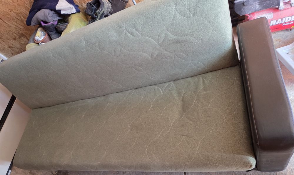 Vând pat extensibil in  stare foarte bună