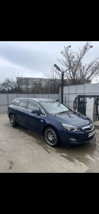 Opel Astra J 1.4T Full