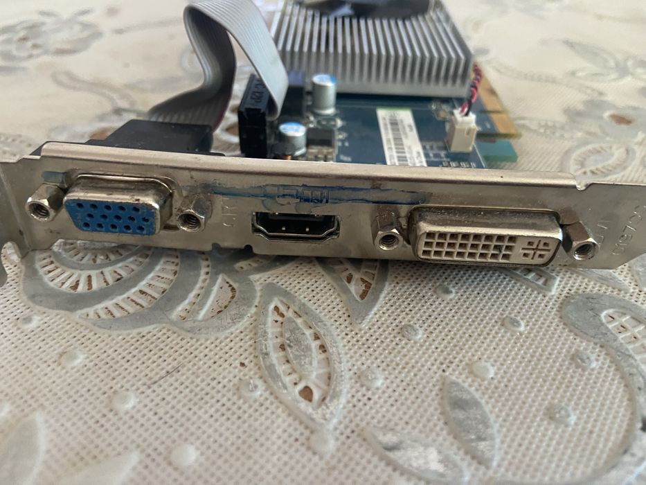 Видео карта (AMD RADEON HD7350