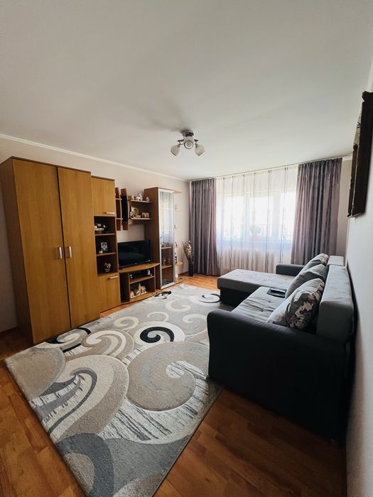 Apartament 2 camere decomandat , Mobilat , Zona centru