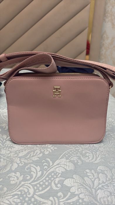 Продам сумочку Tommy