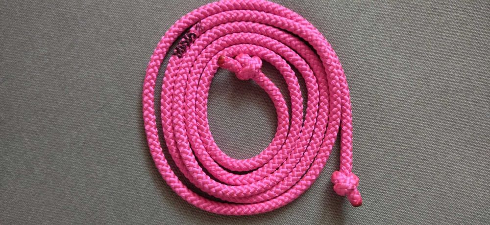 Топка, въже, лента за художествена гимнастика