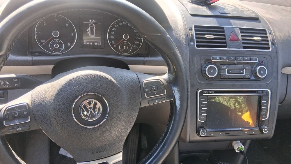 VOLKSWAGEN Touran 2011 — imagine 5