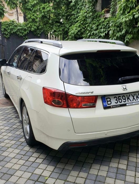 Vând Honda Accord Tourer Executive  schimb 
2.2 i-DTEC diesel 150cp