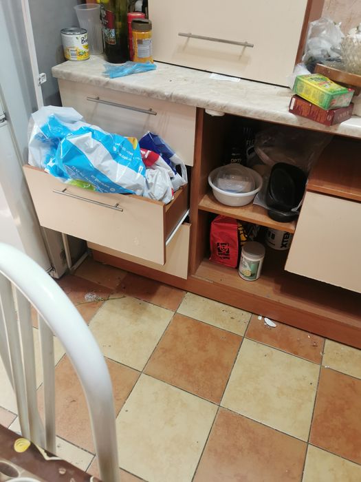 Кухоная мебель срочно!