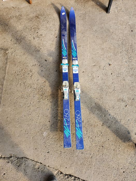 Vând Schiuri de 1,60 m