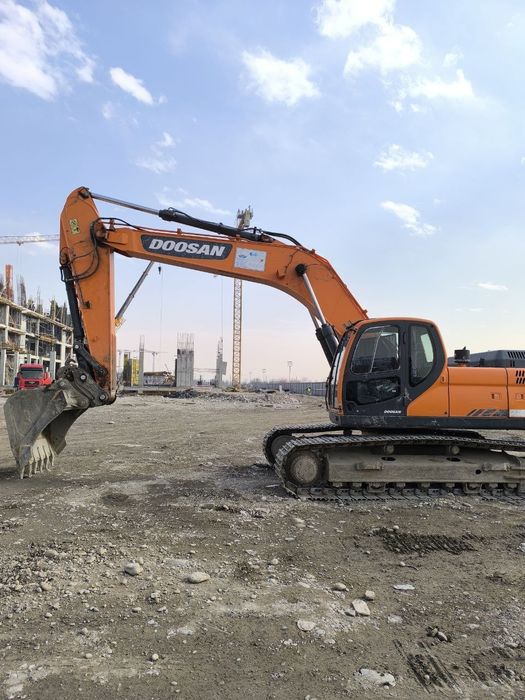 Ekskavator xizmati Doosan 300 Volvo 210