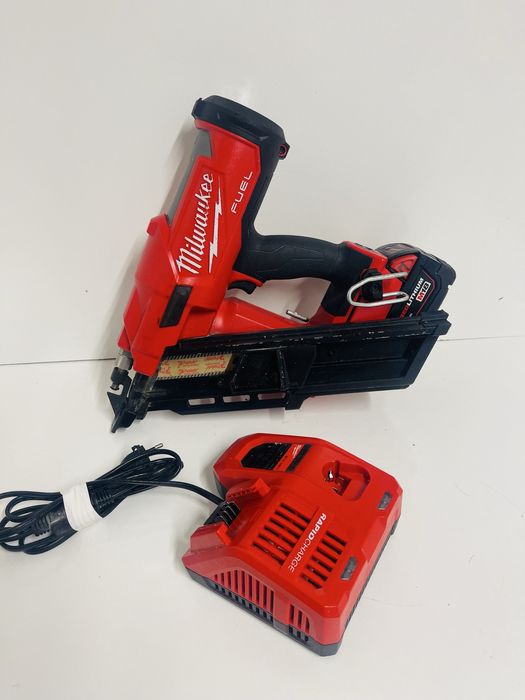 Milwaukee M18 FFN pistol batut cuie lemn 2024