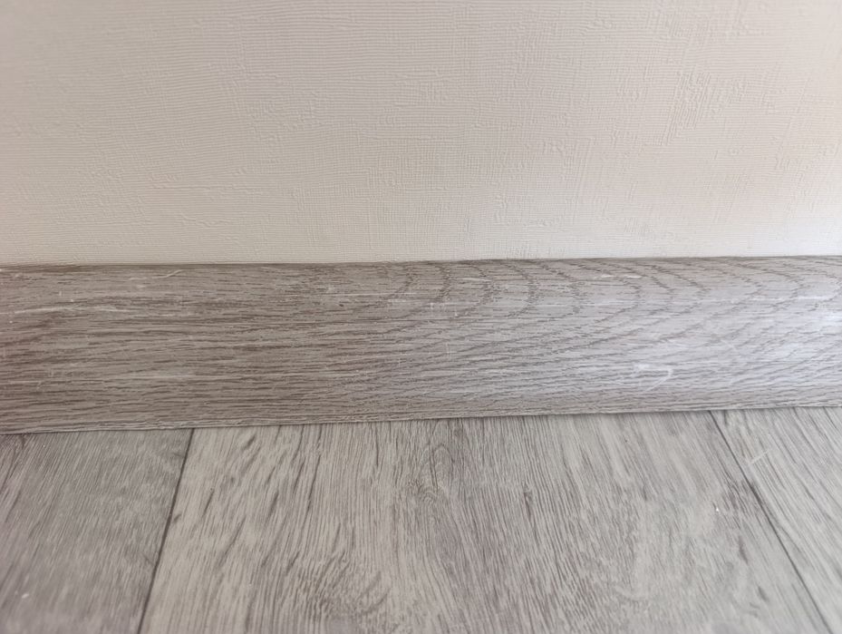 Продам плинтус  напольный