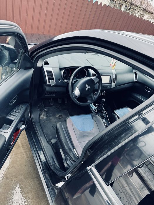 Mitzubishi outlander