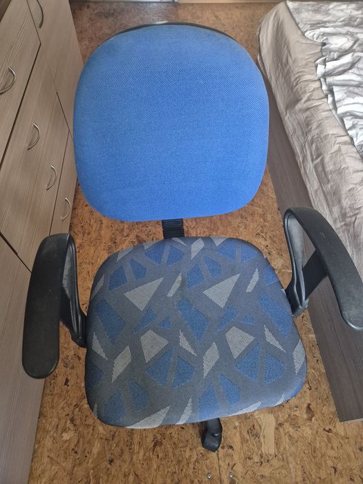 Офис стол с промяна на височината